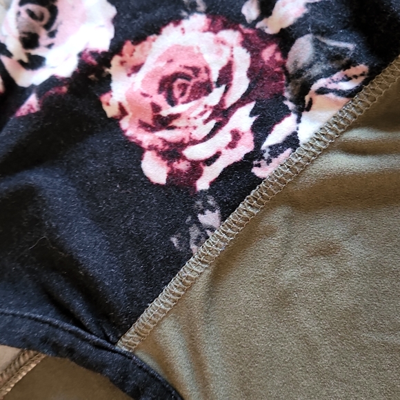 Bundle of two Black Floral Print Baseball Tops - Picture 4 of 8